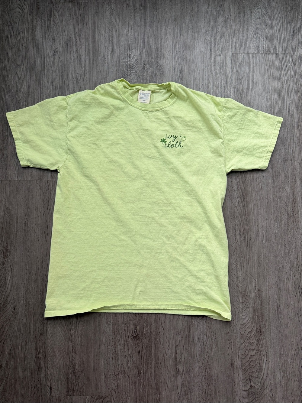 ivy + cloth Womens Short Sleeve Tee in Light Lime